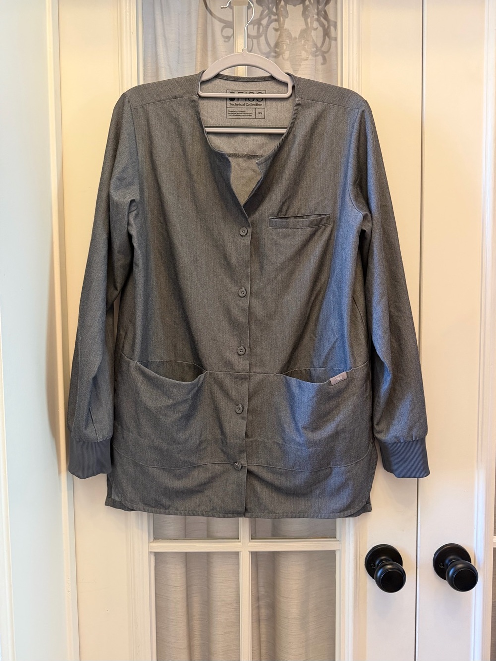 XS Graphite Grey Figs Women’s Scrub Tangier Long Sleeved Jacket EUC